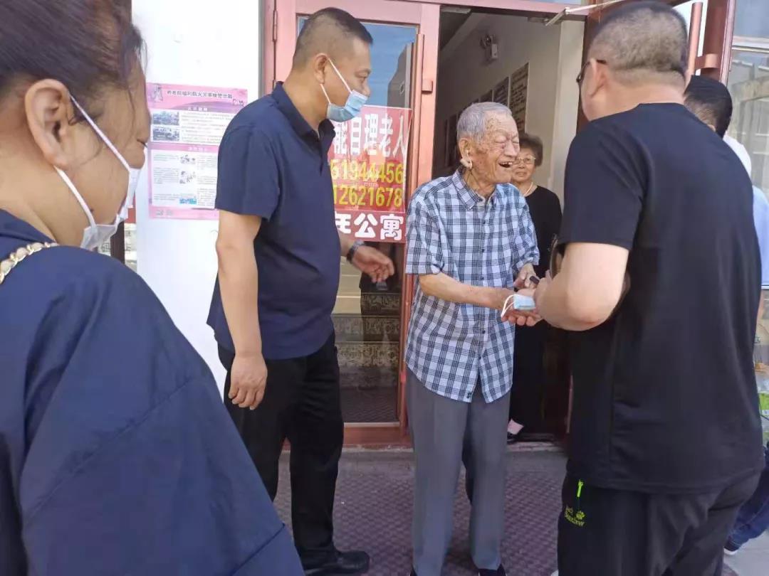 1624754941180042686.jpg 2.jpg