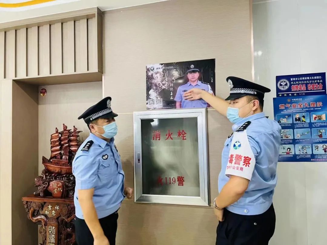 1661131277032006350.jpg 2.jpg